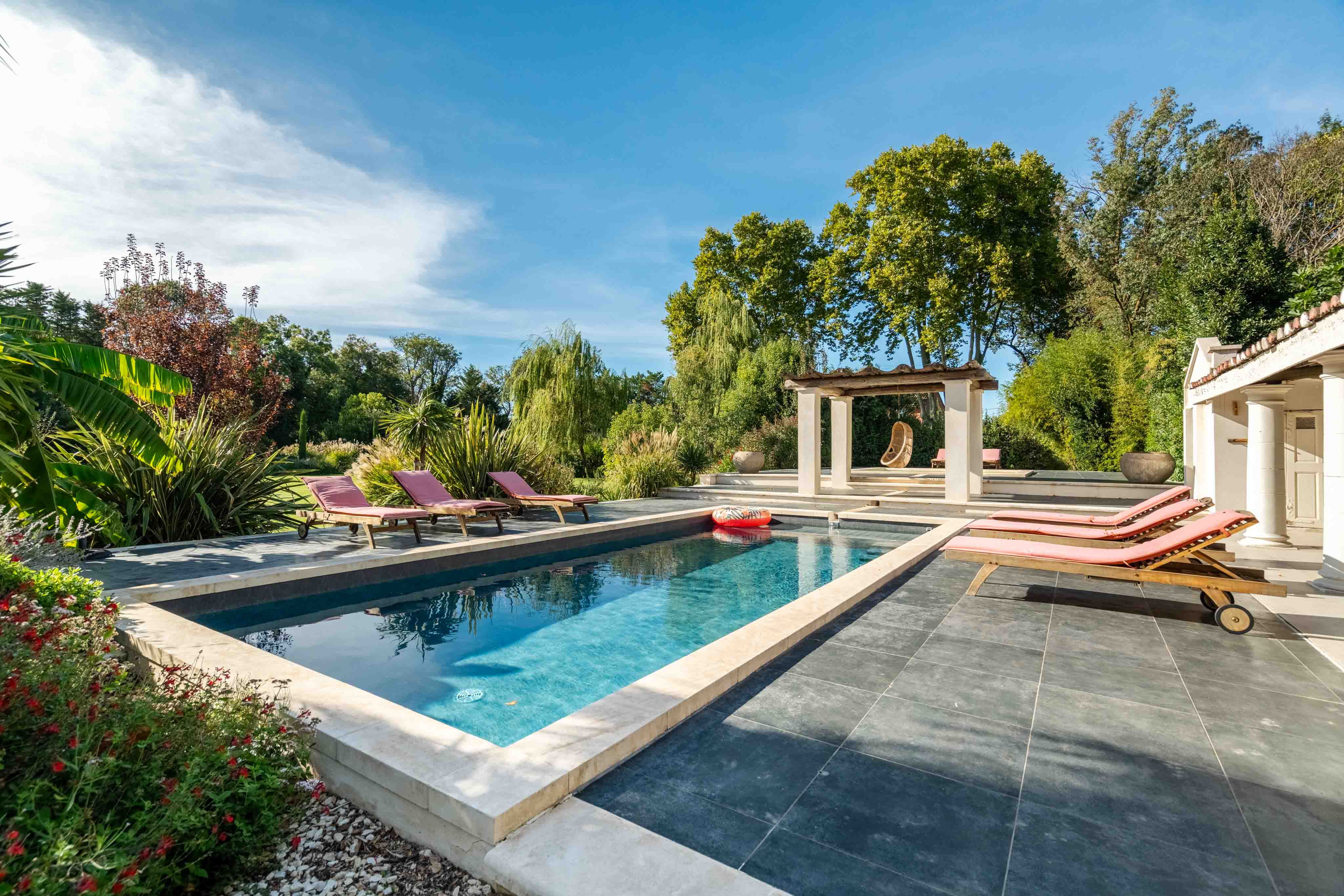 Louer une maison avec piscine dans les Alpilles : choisir un lieu où vivre ses vacances